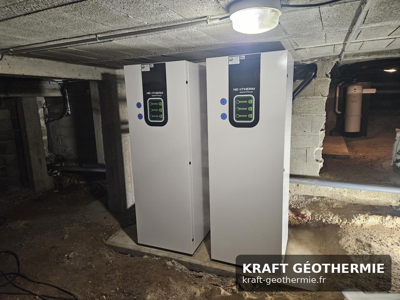 Pompe à chaleur géothermique Nextherm SmartPack installée en cave et raccordée au réseau de chauffage, réalisation Kraft Géothermie